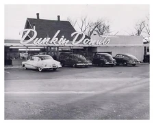 DUNKIN DONUTS STREETSIDE VIEW RESTRAUNT VINTAGE 1948 8X10 PHOTO
