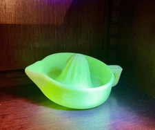 SUNKIST URANIUM CUSTARD REAMER ( French Ivory ) Juicer McKee Glass Co. c 1930’s