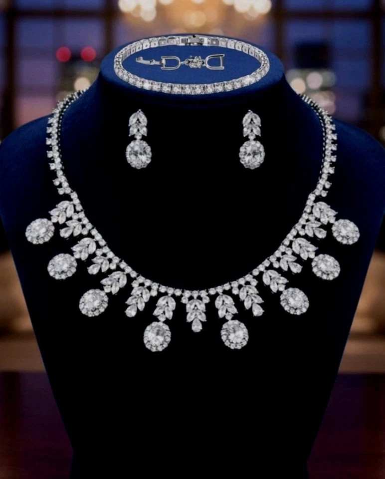 Комплект свадебных украшений с овальными подвесками из белого золота 18 карат с лабораторно созданным Swarovski - Изображение 3 из 4