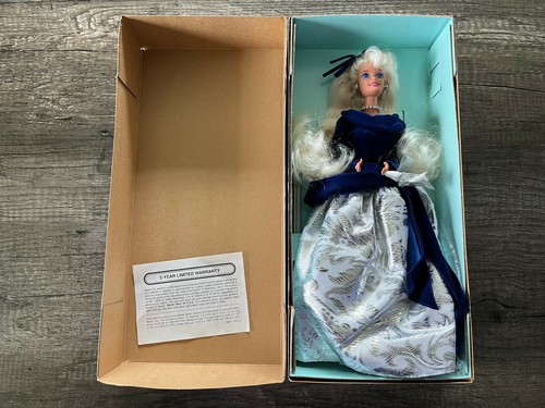 Barbie De Collection – Winter Velvet #15571 – Mattel 1996 – Avon – Neuf