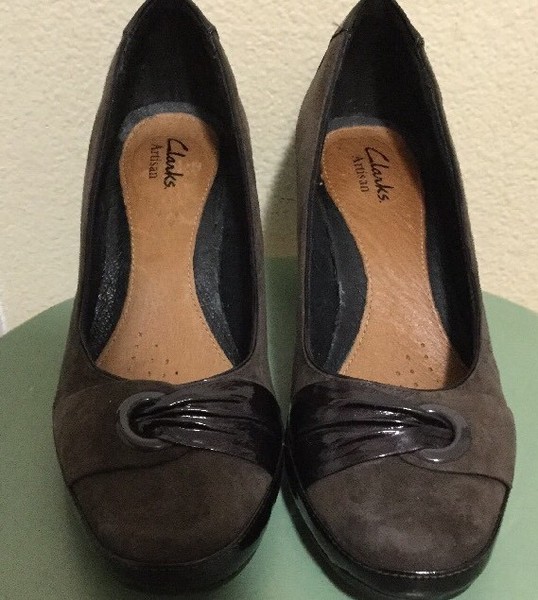 clarks artisan pumps
