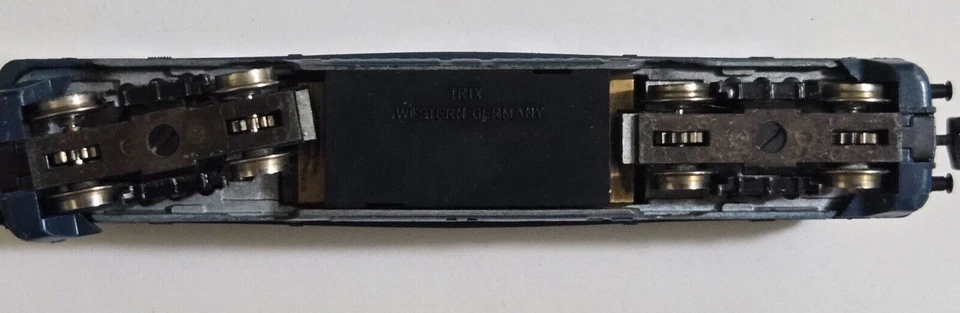 MiniTrix N BR Blue Class Hermes Warship Diesel Locomotive D823 - Image 2 of 4