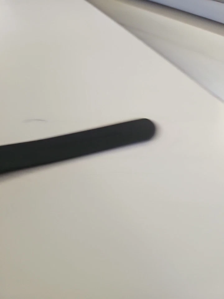 Samsung Galaxy Watch4, 46mm, 20mm Silicone band with moderate wear on buckle. - Image 4 of 4