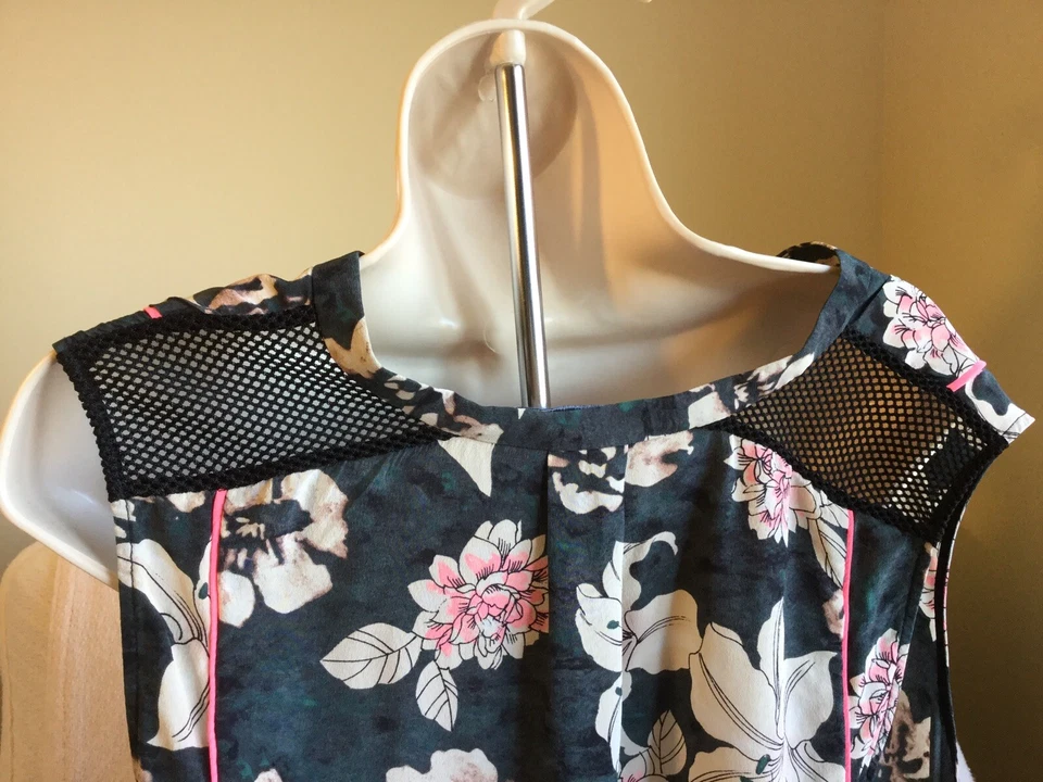 Adorable Top Elizabeth & James Seda Floral Sin Mangas Talla XL Foto 4 de 4