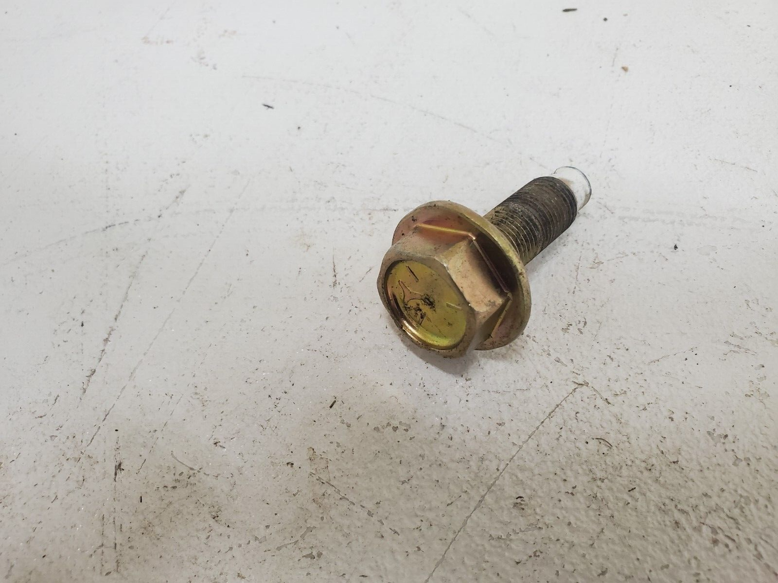 BRIGGS AND STRATTON ENGINE FLYWHEEL SCREW #698139 USED CONDITION FREE ...