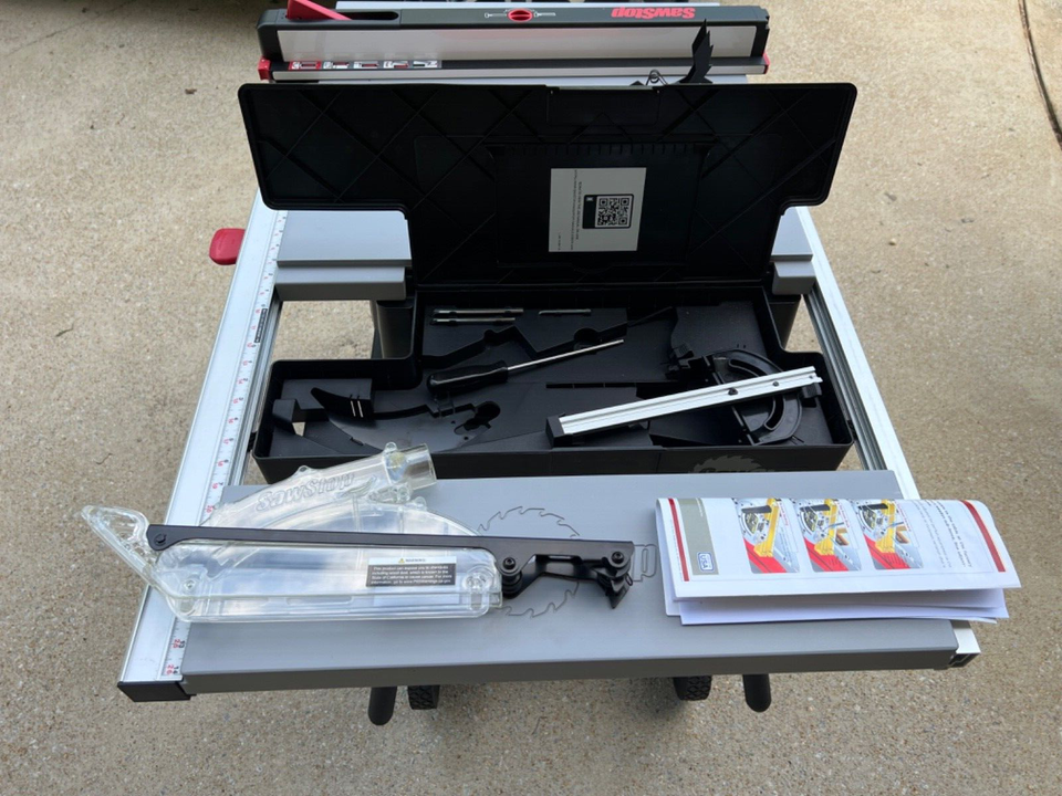 SawStop JSS120A60 15A 120V 60 Hz Jobsite Saw Pro with Mobile Cart