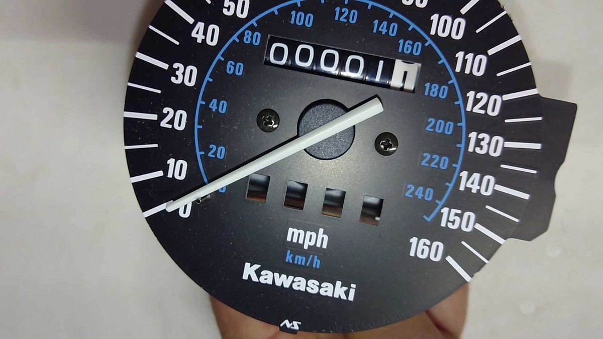 W◇TOMO  1/2 CT. T.W. Cushion-Shaped Multi-Diamond Frame Split Shank