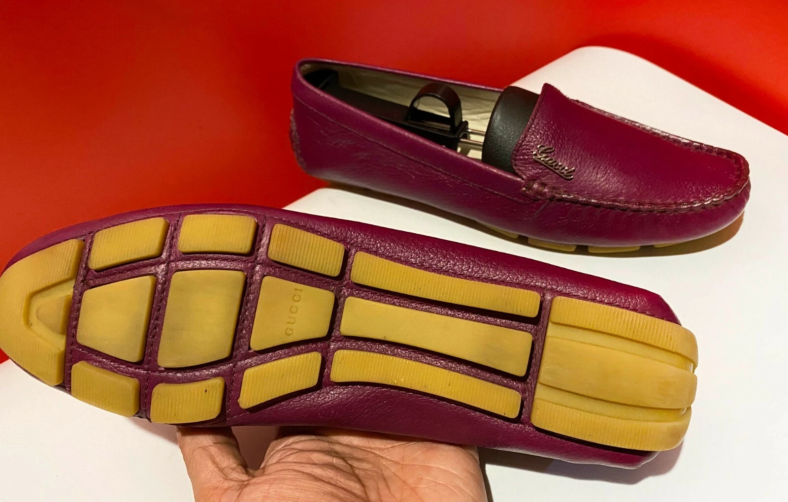 729.00 !! CHAUSSURES À LOGO PLAT POUR FEMMES GUCCI ICONIC EN CUIR MAGENTA TAILLE 36,5