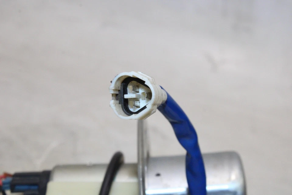 06-07 SUZUKI GSXR 750 OEM BOMBA DE COMBUSTIBLE GAS GASOLINA UNIDAD EMISORA Foto 2 de 4