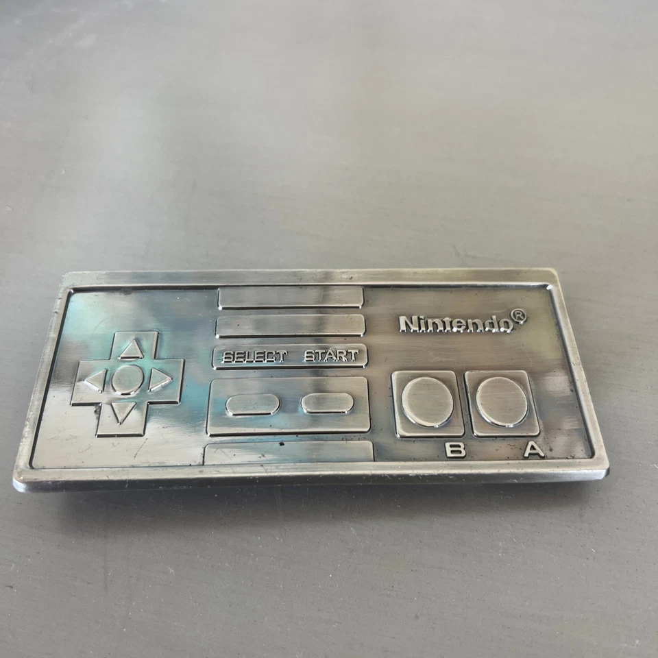 罕见任天堂娱乐系统 NES 控制器金属皮带扣 Chrome 2007 — 第 4/4 张图片