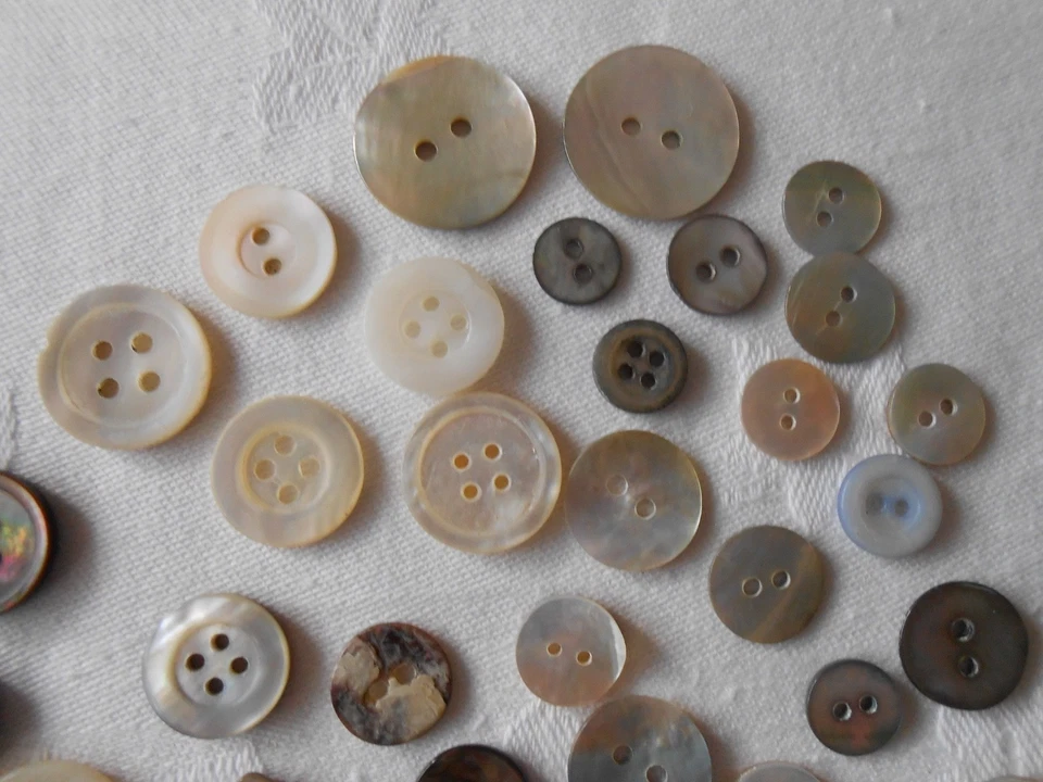 JOB LOT  SMALL MOP  BUTTONS CHILDREN'S BABIES KNITTEDS CRAFTS - Image 2 of 4