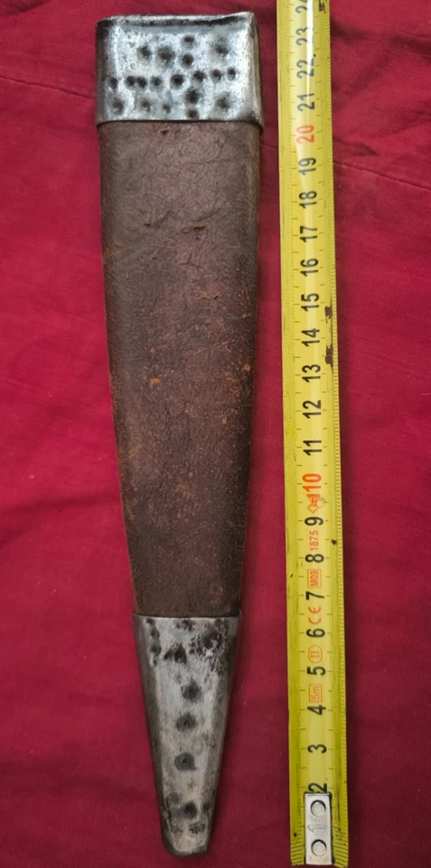 fourreau XIXe SEUL cuir bois acier poinçonné 23 cm haut 4,5 large en haut - Photo 1/3