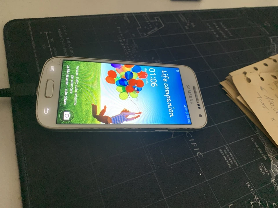 Samsung Galaxy S4 Mini GT-I9195 - 8GB - Bianco (Sbloccato), foto 3 di 5