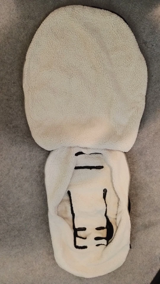 J J Cole Bundleme Negro Acogedor Vellón Bebé Asiento de Coche Manta Trébol Foto 4 de 4