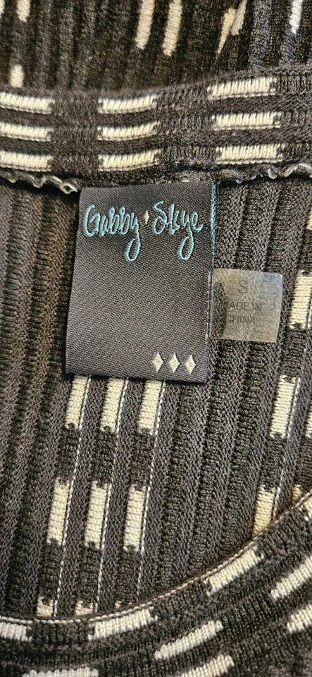 Gabby Skye Sweater Dress Grey White Short Sleeve Knee Length Size SM - Image 3 of 4