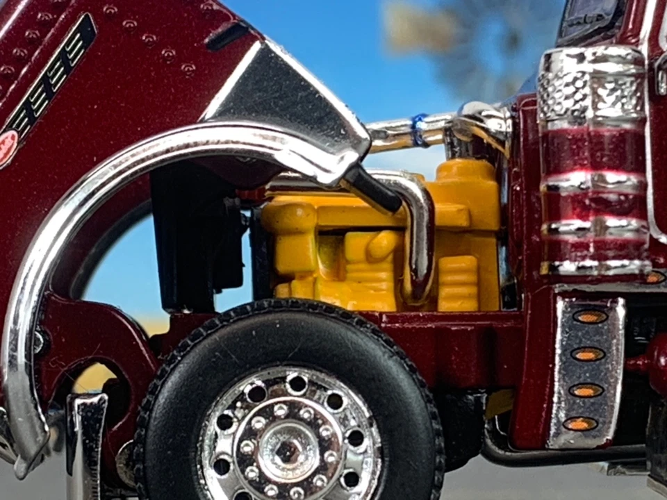 1/64 DCP BURGUNDY PRIDE & CLASS PETERBILT 389 DAY CAB - Image 3 of 4