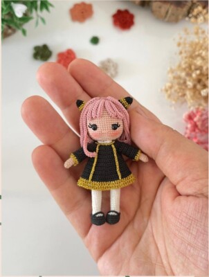 HÄKELANLEITUNG PAPIERKOPIE Miniatur Mädchen im schwarzen Kleid Amigurumi Puppe 4fädig 194