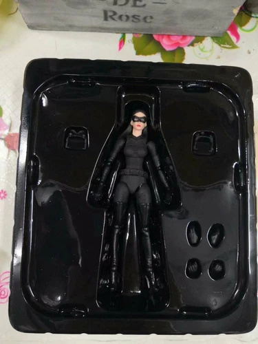 Mafex No. 009 The Dark Knight Trilogy Catwoman Selina Kyle Action Figure Boxed - Picture 7 of 10