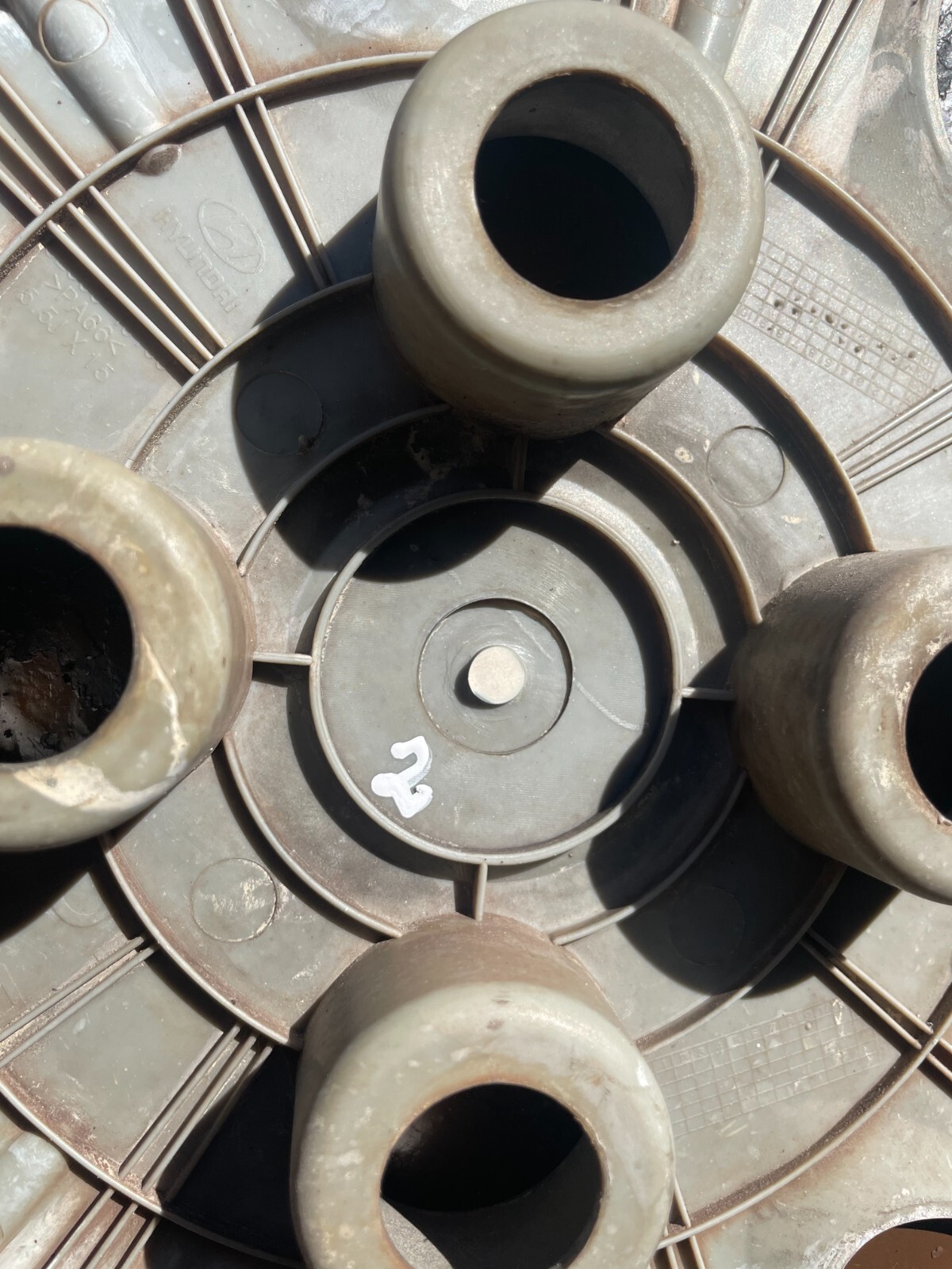 HYUNDAI i20 / 15 Inch Wheel Trim / Hub Cap Cover Genuine x 1 / 52960