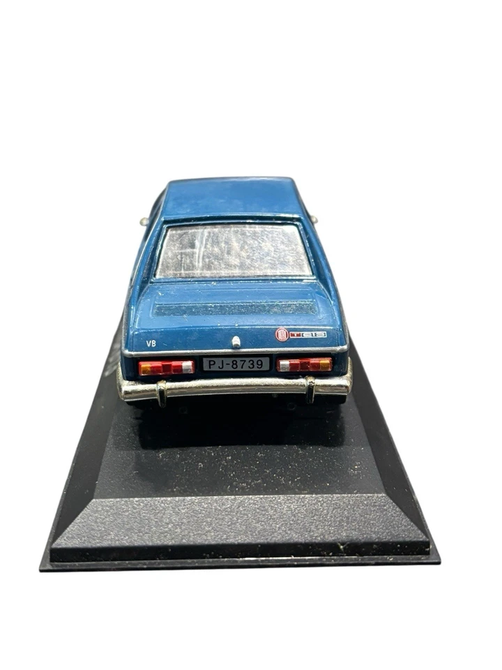 Tatra 613 压铸模型汽车 – 1: 43 比例 – 复古蓝色轿车收藏品展示 — 第 3/4 张图片