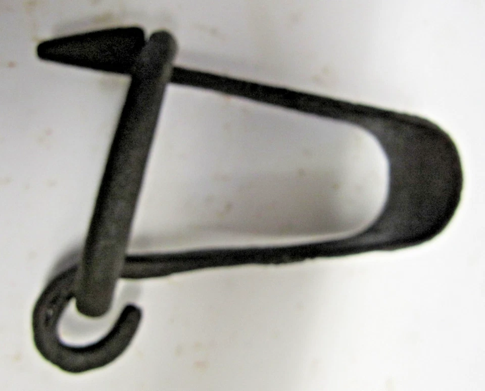 Ancien crochet pour seau puits en fer forgé - Photo 3/3