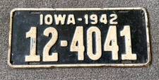 RARE 1942 IOWA LICENSE PLATE ALL ORIGINAL PAINT WITH WEAR BUTLER COUNTY