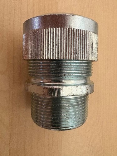 CROUSE HINDS CGB5911  1-1/2" INCH CABLE GLAND CONNECTOR  RANGE   1.18" to 1.375"