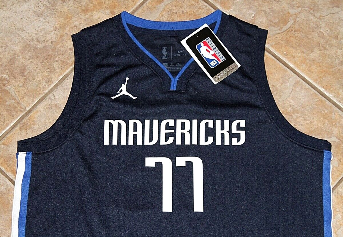 Mavericks Luka Doncic Green Swingman Jersey Men's Large