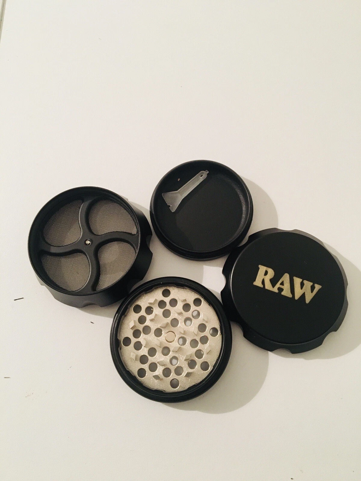 Black quality Raw 4-layers Herb Spice Tobacco Magnetic Aluminium Smoking Grinder
Opens in a new wind