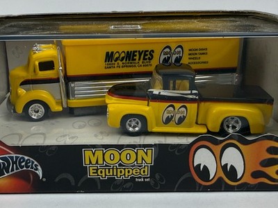 100% ホットウィール MOON Equipped truck set Hot Wheels 100 Moon Equipped 2 Car Set Mooneyes 1938 Ford Coe for
