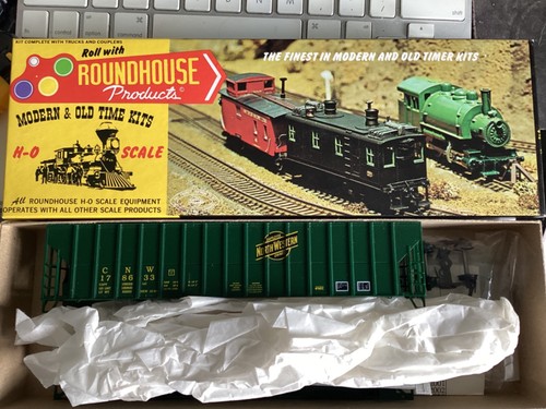 ROUNDHOUSE HO 1/87 C&NW GREEN 50’ FMC COVERED HOPPER CAR RD. # 178633 NIB # 3523 | Condition: New