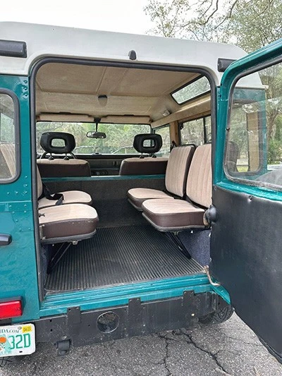 1988 Land Rover Defender back seats