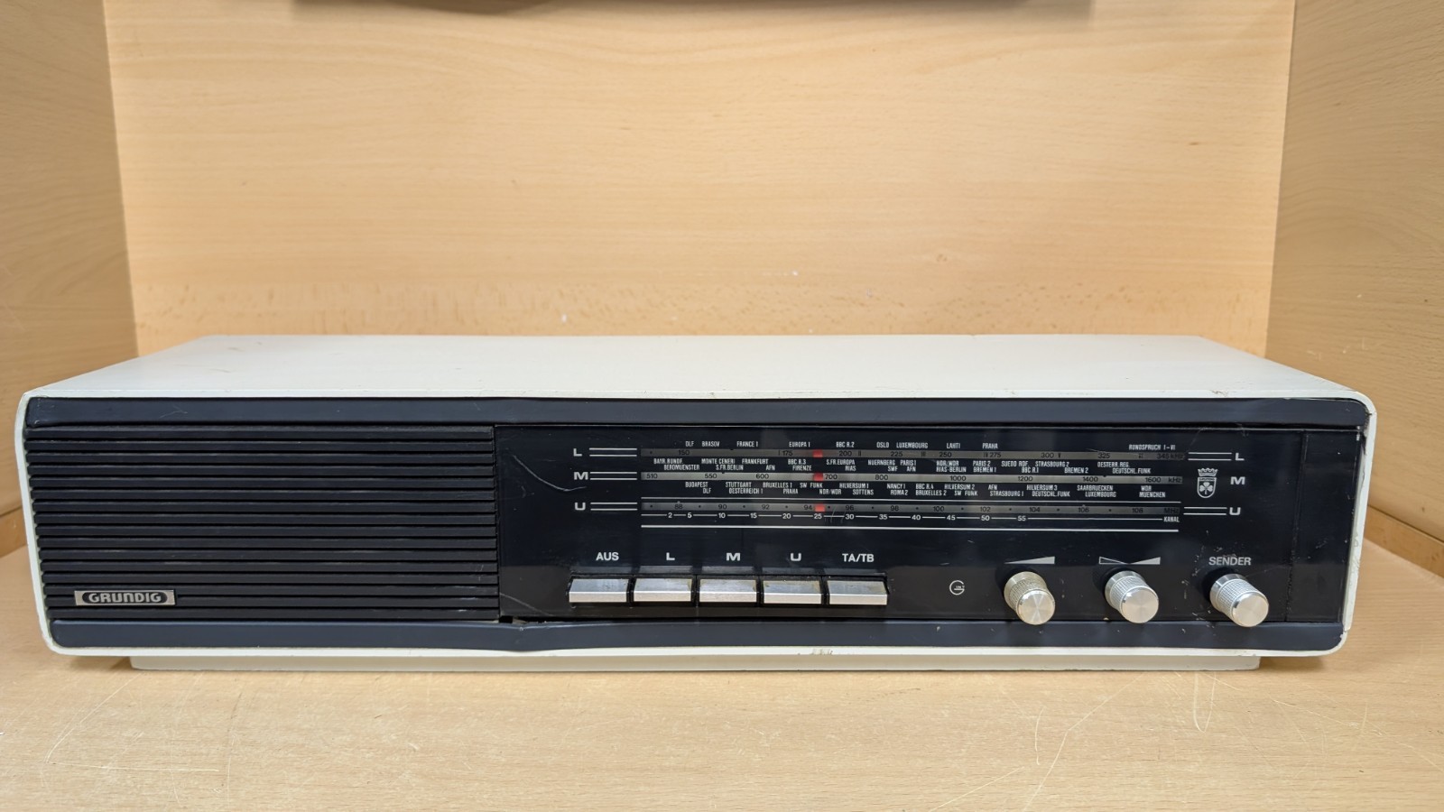 Grundig RF410 Vintage Alltransistor Radio White *Parts or Repair*