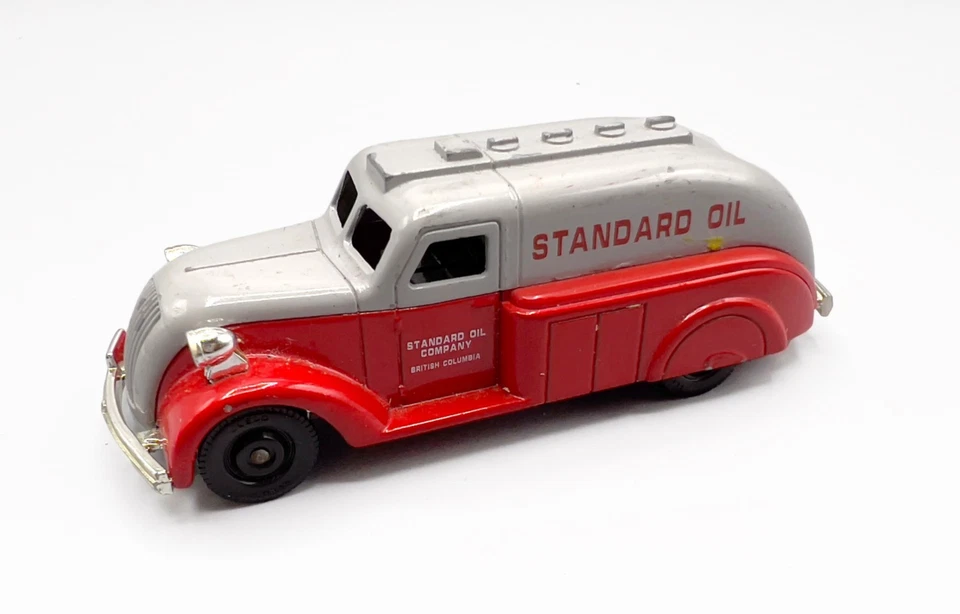 Lledo / Chevron, 1936 Dodge Airflow, Standard Oil Co. Fuel Tanker Truck, England - Image 3 of 4