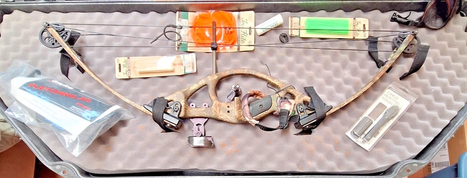 HOYT MT Sport INTRUDER Compound Bow - Quiver, Sight, Fletching Jig, Case, & More - Image 2 of 4