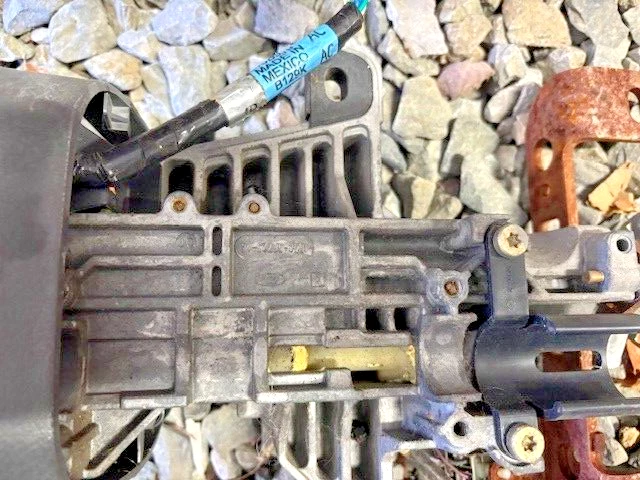 Coluna de direção usada original 1999-2004 Ford Mustang com roda - Imagem 3 de 4