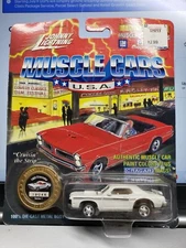 Johnny Lightning Muscle Cars cruisin the strip USA 1969 Eliminator  white new!!!