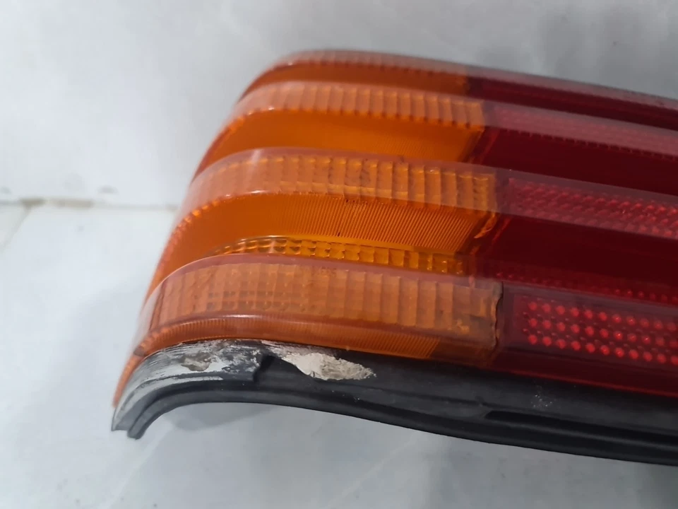 Luz trasera izquierda mercedes-benz 22072 w126 300se 300sd 380se 420se 560sel Foto 2 de 4