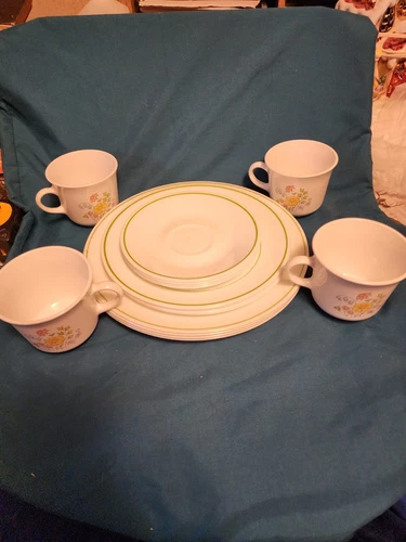 Set of 16 Corelle Spring Meadow Dishes 4 Place Settings Read Description