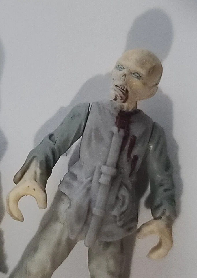 Mega Bloks 4 COD Zombie Halo Assassins Creed Mixed Not 100% On who's who - Image 3 of 4