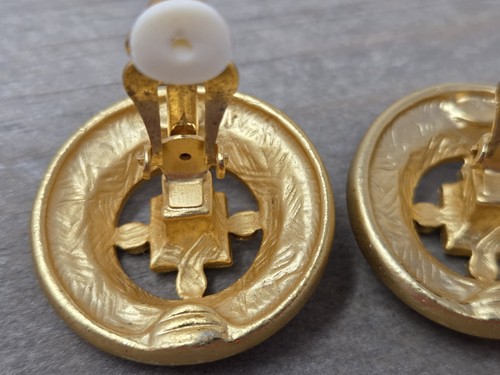 Unsigned Givenchy Vintage Clip-On Earrings Round Matte Gold Tone Green Stone - Picture 11 of 13
