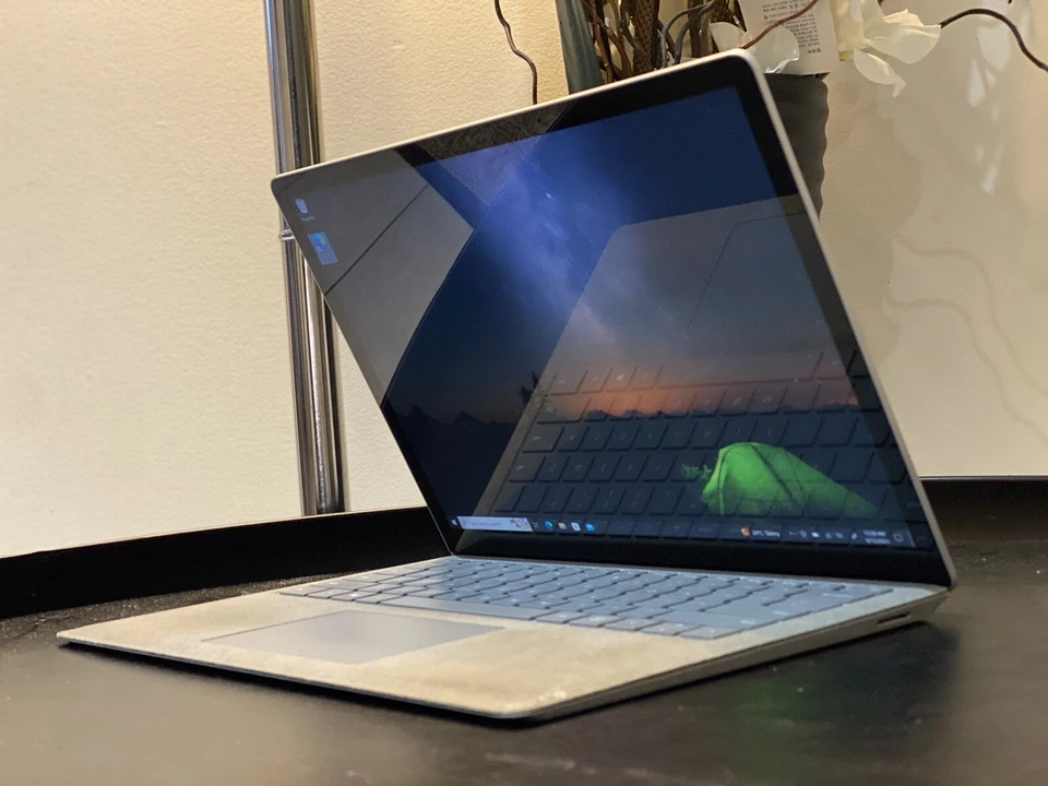 Microsoft Surface 1769| i5-7200U| 4GB RAM| 128GB SSD| Win10Pro| Touch| 13.5" - Image 2 of 4