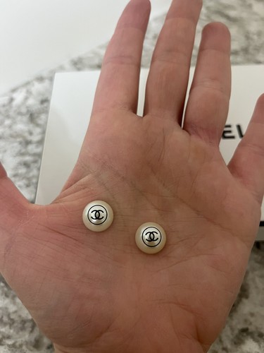 Chanel Beauty Buttons Pearls! Vintage! Set Of 2 Free Fast Shipping!! - Picture 4 of 5