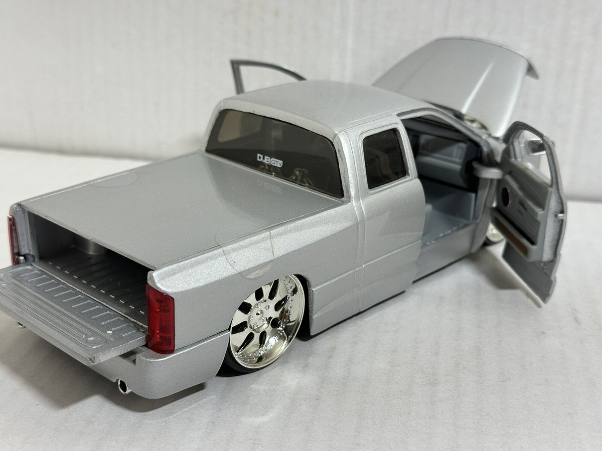 JADA DUB CITY 2003 DODGE RAM 1500 SILVER 1:24 DIECAST MODEL
