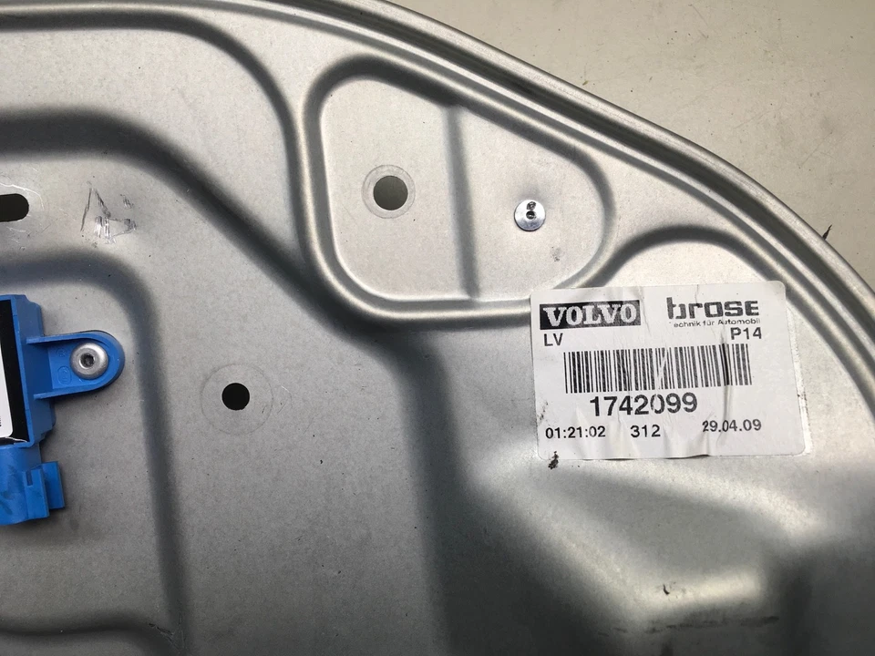 2009 VOLVO C30 FRONT LEFT DRIVER SIDE WINDOW REGULATOR PANEL W/ SPEAKER OEM+ - Image 4 of 4