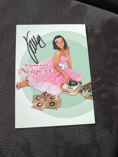 Vanessa Neigert Autogrammkarte
