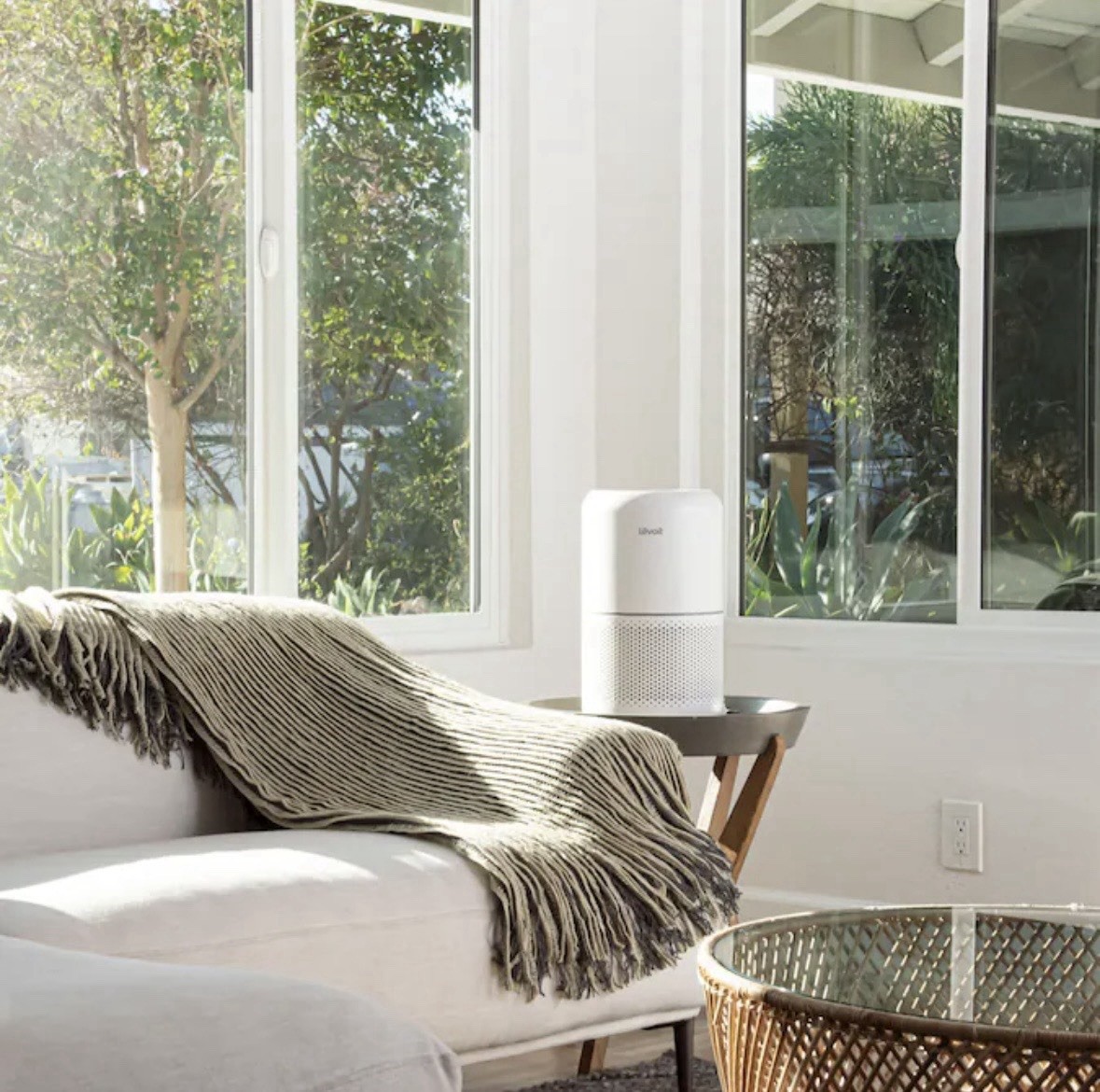 LEVOIT Plasma Pro 300-P 3 -Speed lonic White ActivatedCarbon Air Purifier