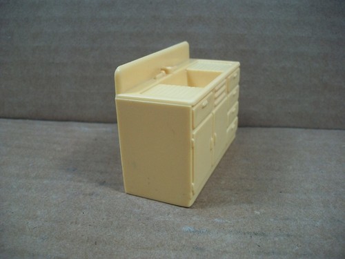 Muebles vintage para casa de muñecas Marx ~ electrodomésticos de cocina y cabaña ~ 4 piezas - Imagen 3 de 18