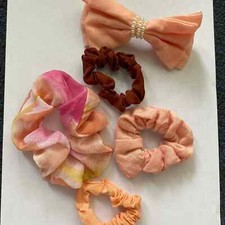 Set of 5 Hair Accessories - 1 Clip, 4 Scrunchies