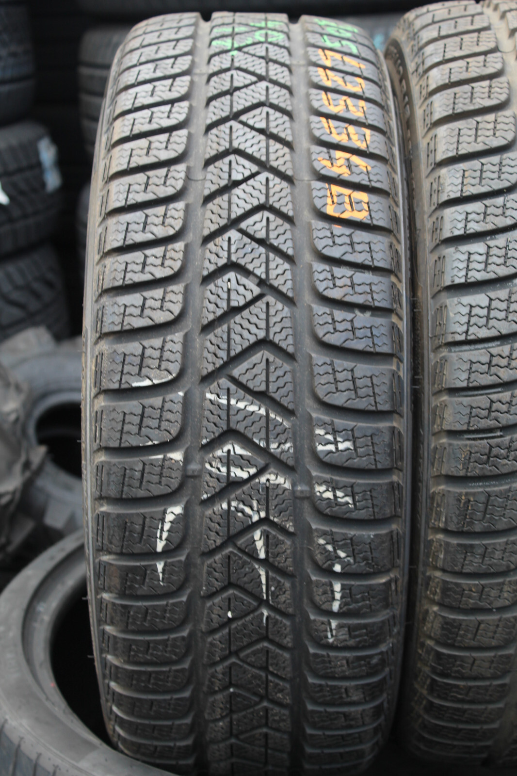 New 205 40 18 Pirelli, Winter, M+S, 86V, x2 A Pair (F1_tyres) L2334